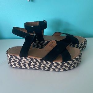 UO Black Platform Espadrille Sandals (size 7)
